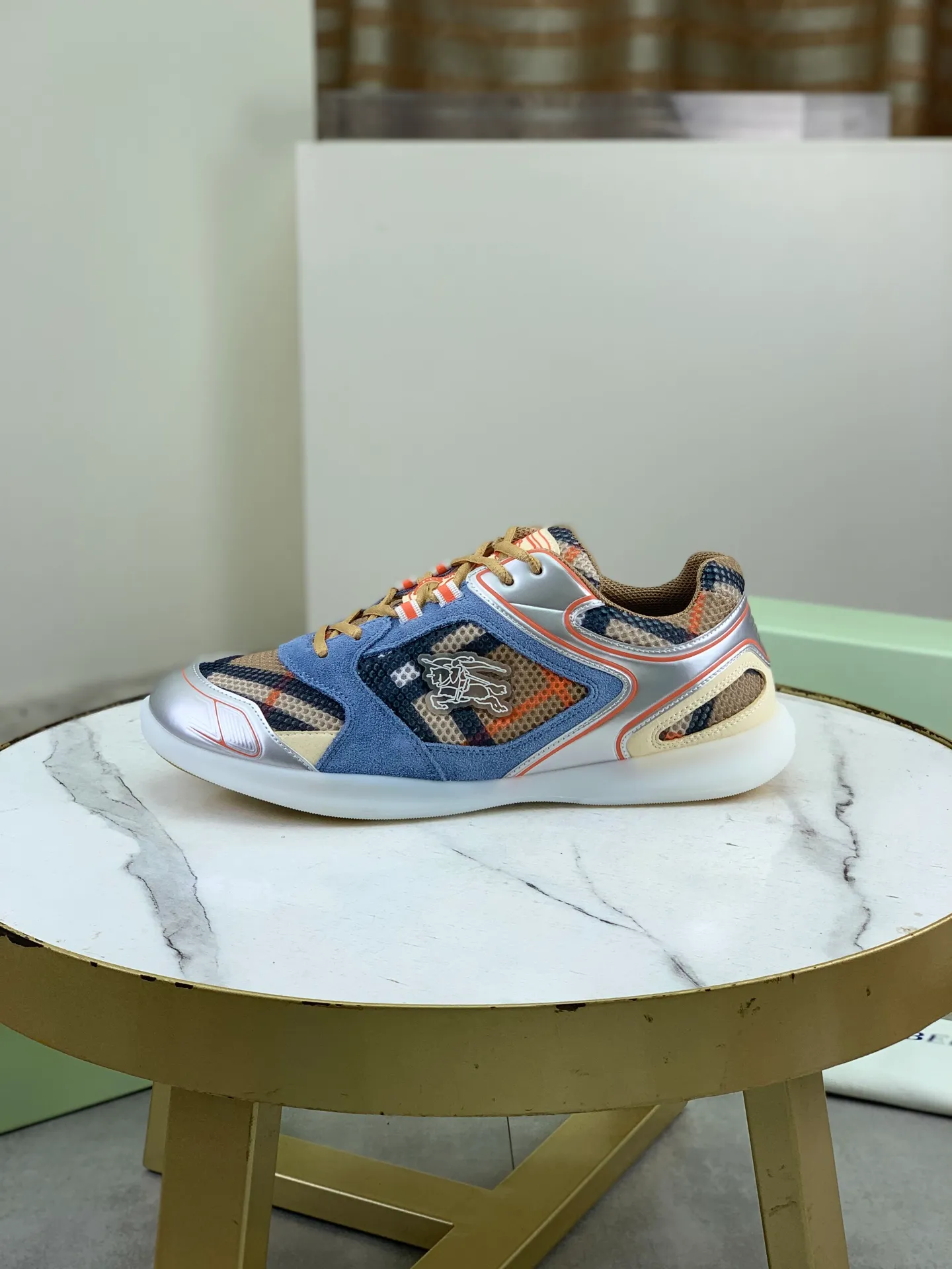Factory price P720 [BURBERRY] Burberry - High-end quality original order - Upper: imported 🔝 original material - Inner lining: cowhide lining, feet; water-dyed cowhide - Outsole: ultra-light TPR rubber; two-color molded outsole - Ultra-high quality control·Fine workmanship: highlighted (high-end·nobility·grade) -Size: 36-46 for men and women Color: 4️⃣colors available